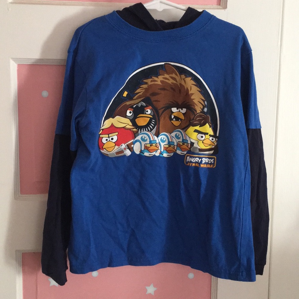 boys size 6/7, angry birds Star Wars sweatshirt